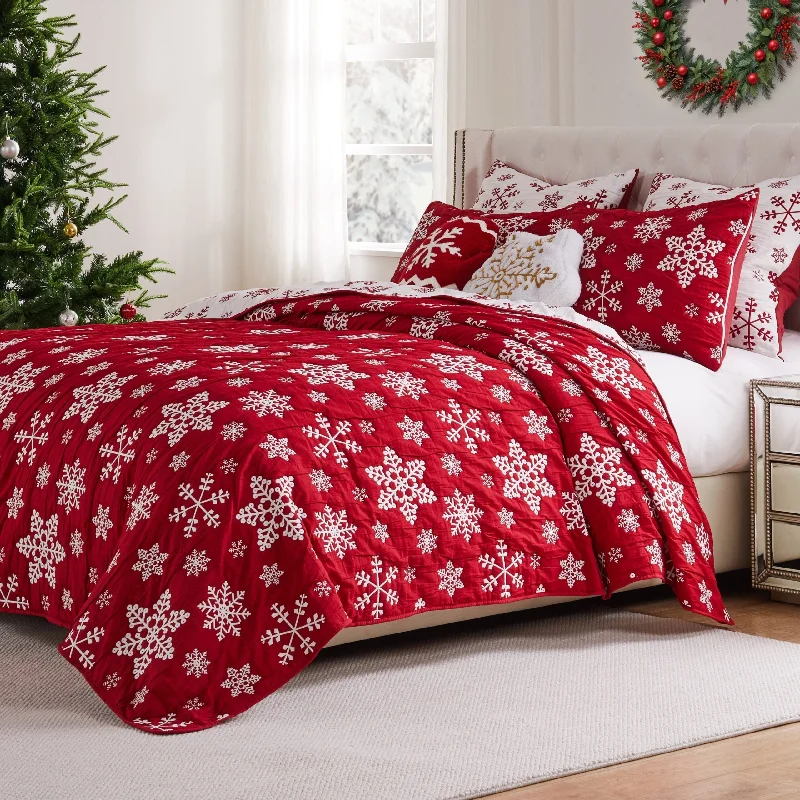 Greenland Home Novelty Holiday Reversible Matelassé Coverlet Set