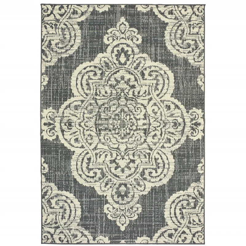 4' X 6' Oriental Stain Resistant Indoor / Outdoor Area Rug - Gray / Ivory