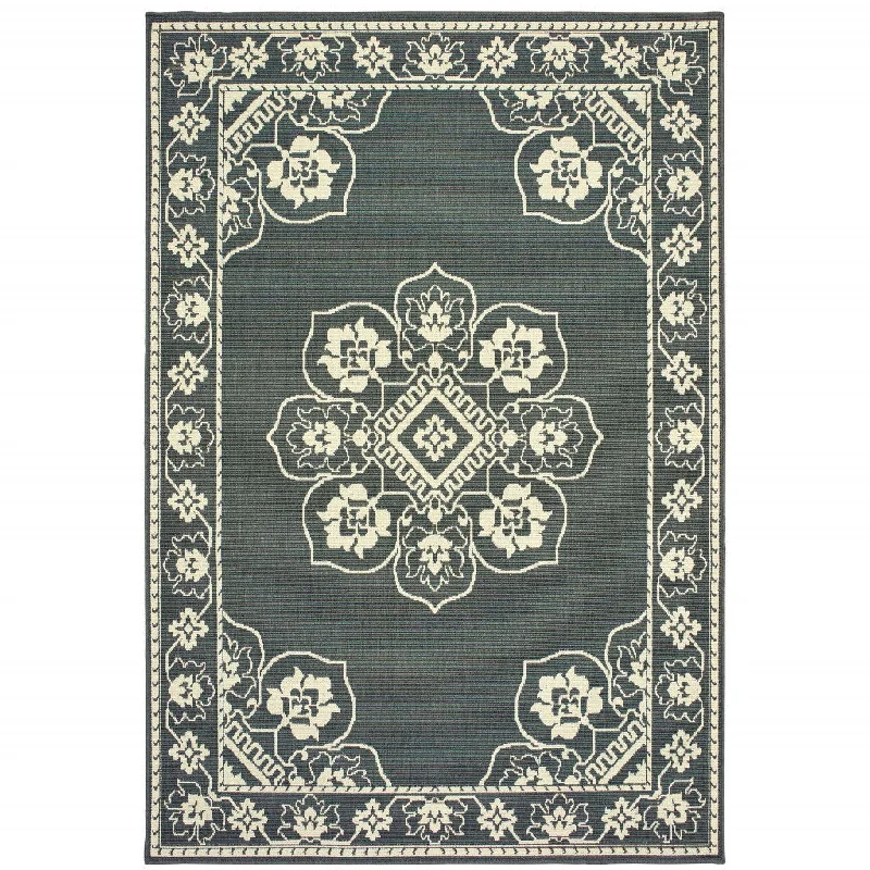 4' X 6' Oriental Stain Resistant Outdoor / Indoor Area Rug - Gray / Ivory